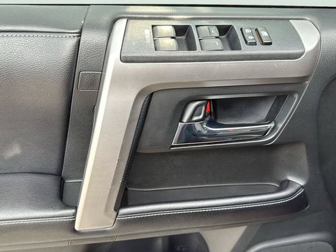 Used 2016 Toyota 4Runner SR5 AWD/4WD image 12