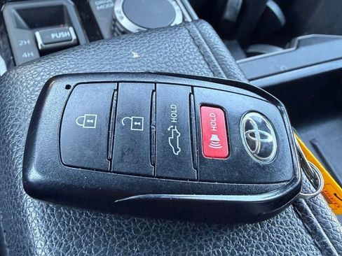 Used 2025 Toyota Tundra Limited AWD/4WD image 13