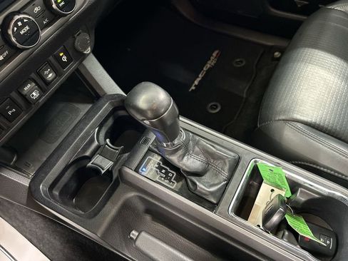 Used 2018 Toyota Tacoma TRD Sport image 18