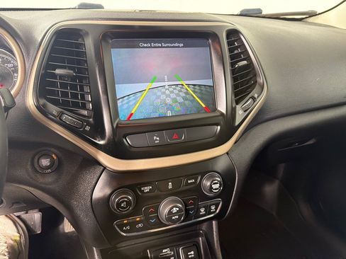 Used 2018 Jeep Cherokee Limited AWD/4WD image 17