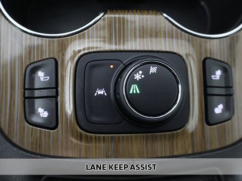 Used 2023 GMC Acadia SLE w/ Driver Convenience Package image 3