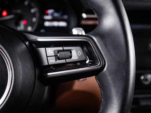 Certified 2023 Porsche Macan AWD/4WD image 16