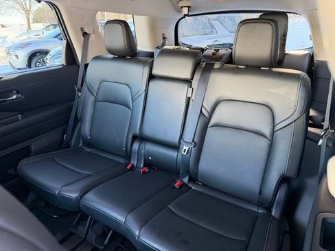 Used 2023 Nissan Pathfinder SL w/ Black Appearance Package image 22