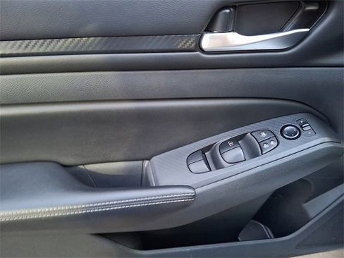 Used 2024 Nissan Altima 2.5 SV image 18
