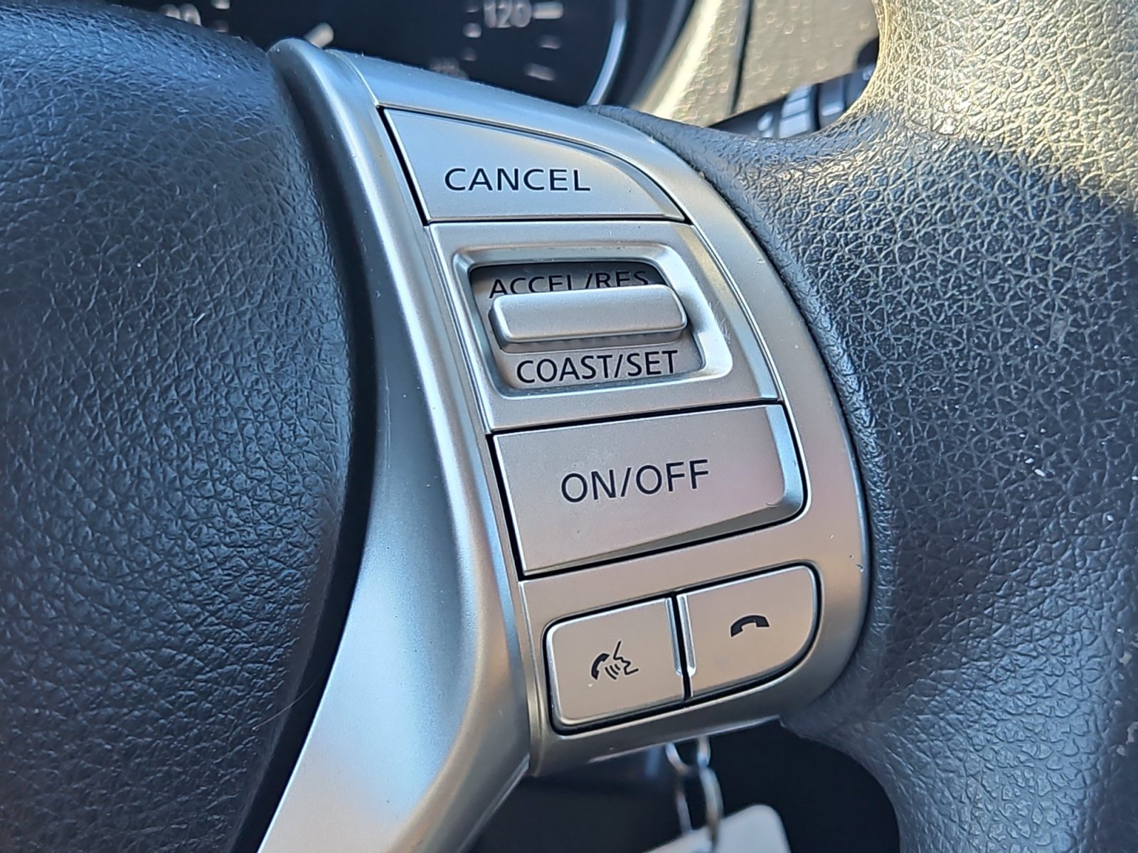 Used 2015 Nissan Rogue S FWD image 17
