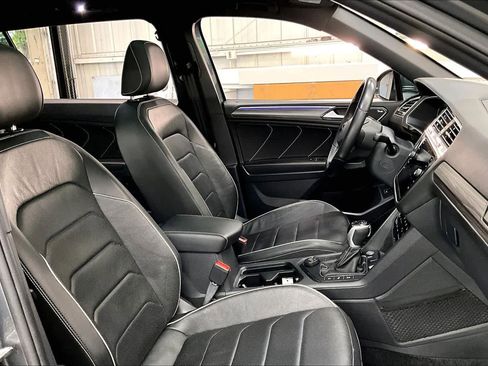 Used 2024 Volkswagen Tiguan SEL R-Line image 9