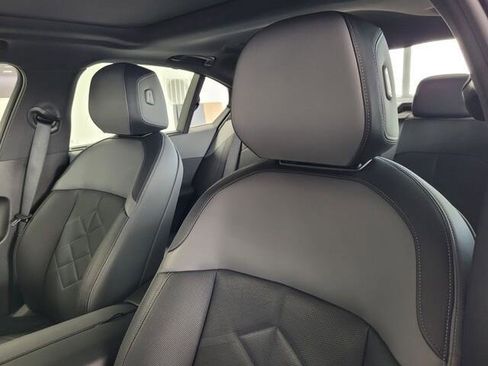 Certified 2025 BMW 530i image 31