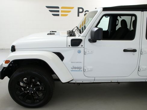 Used 2024 Jeep Wrangler Unlimited Sahara AWD/4WD image 5