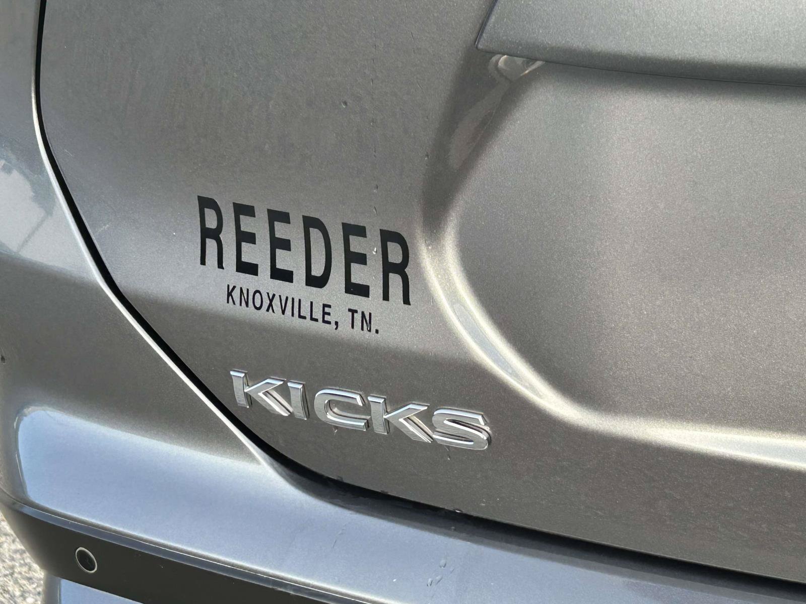 Used 2022 Nissan Kicks S FWD image 11