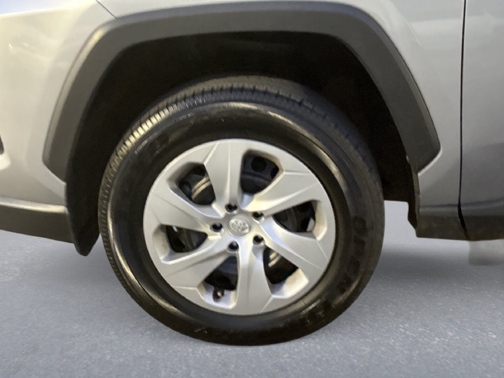 Used 2025 Toyota RAV4 LE AWD/4WD image 18