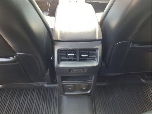 Used 2018 Ford Edge Titanium w/ Equipment Group 301A AWD/4WD image 16