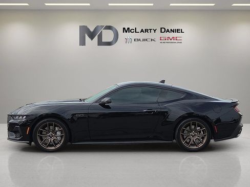 Used 2025 Ford Mustang GT Premium RWD image 2