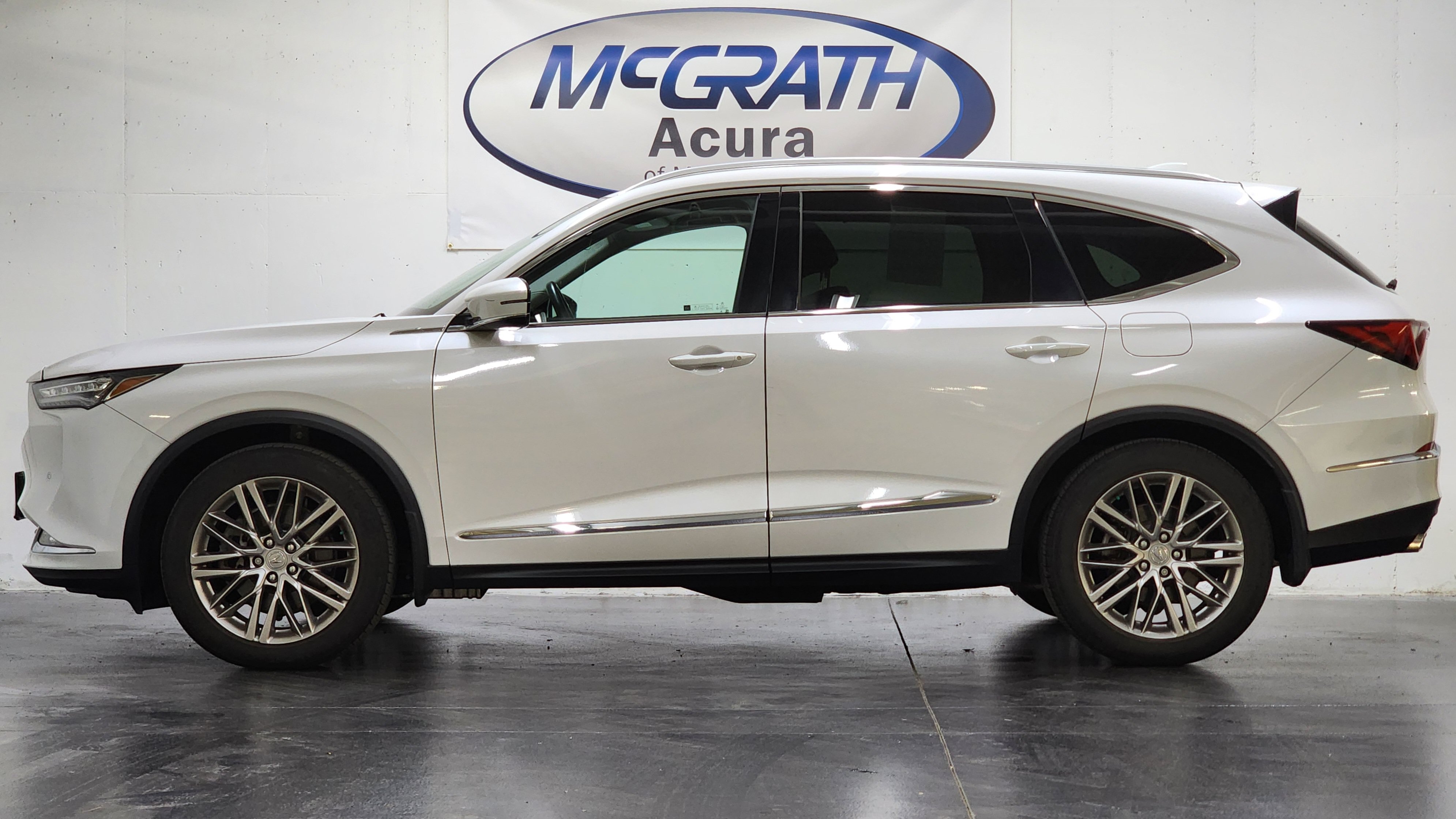 Used 2023 Acura MDX w/ Advance Package AWD/4WD image 10