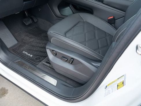 New 2026 Volkswagen Atlas SE FWD image 28
