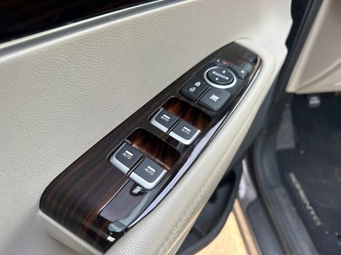 Used 2020 Kia Sorento LX image 13