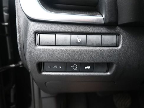 Used 2024 Nissan Rogue SV FWD image 19