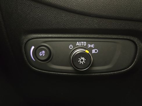 Used 2018 Chevrolet Equinox LS FWD image 28