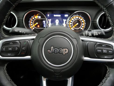 Used 2019 Jeep Wrangler Unlimited Sahara image 17