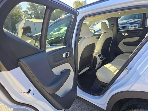 Used 2026 Volvo XC40 B5 Plus AWD/4WD image 17