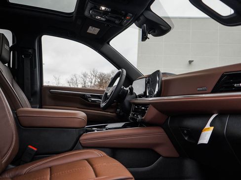 New 2026 Chevrolet Tahoe High Country AWD/4WD image 12