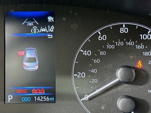 Used 2023 Toyota Corolla LE w/ Carpet Mat Package (TMS) image 18