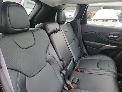 Used 2019 Jeep Cherokee Limited w/ Luxury Group image 22