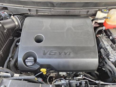 Used 2022 Chevrolet Traverse Premier FWD image 24