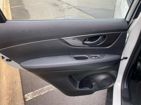 Used 2020 Nissan Rogue S FWD image 10
