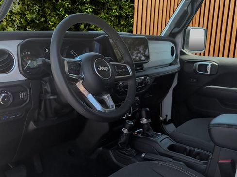 Used 2024 Jeep Wrangler Unlimited Sahara AWD/4WD image 9