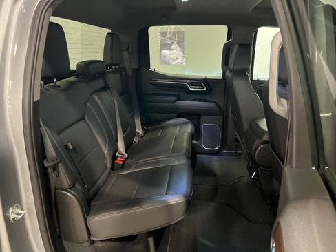 Used 2025 GMC Sierra 1500 SLT image 30