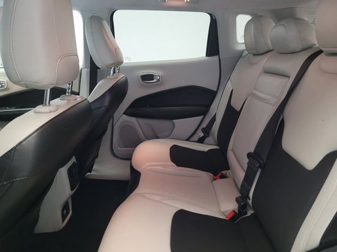 Used 2018 Jeep Compass Latitude FWD image 18