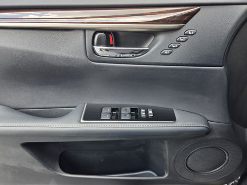 Used 2016 Lexus ES 350 w/ Luxury Package w/Wood Trim FWD image 29