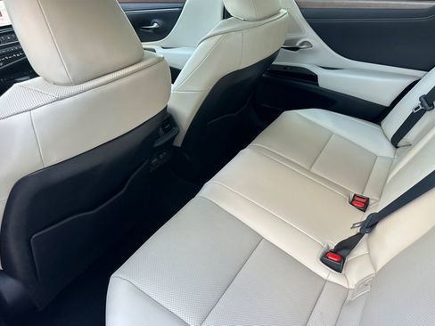 Certified 2024 Lexus ES 300h w/ Premium Package FWD image 28