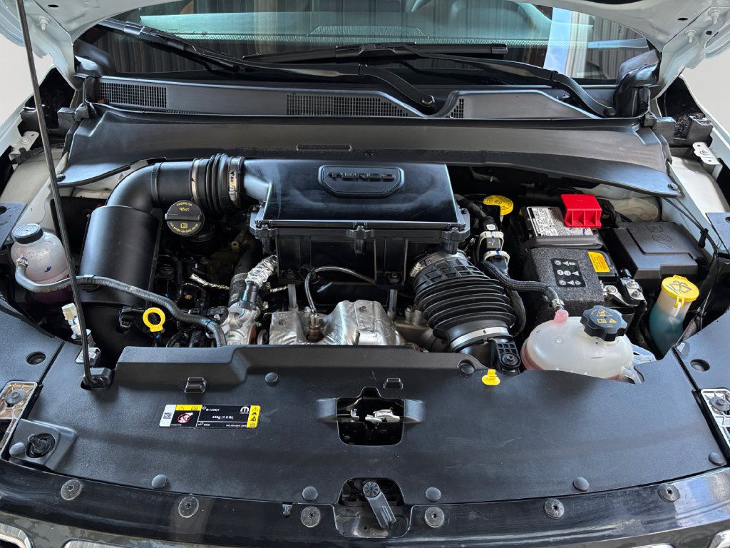 Used 2025 Jeep Compass Limited AWD/4WD image 9