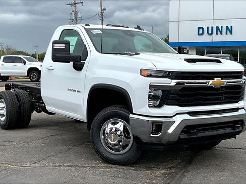 New 2026 Chevrolet Silverado 3500 LT w/ Convenience Package AWD/4WD image 2