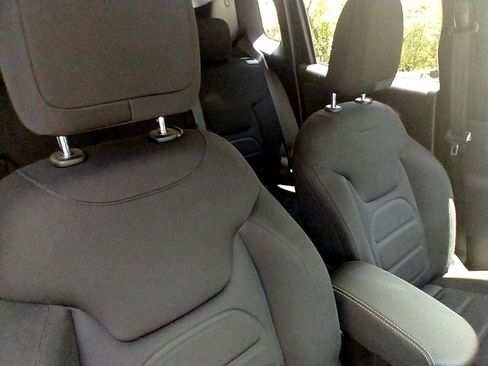 Used 2022 Jeep Renegade Latitude w/ Convenience Group image 10