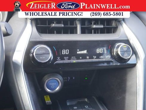Used 2022 Toyota Venza LE image 20