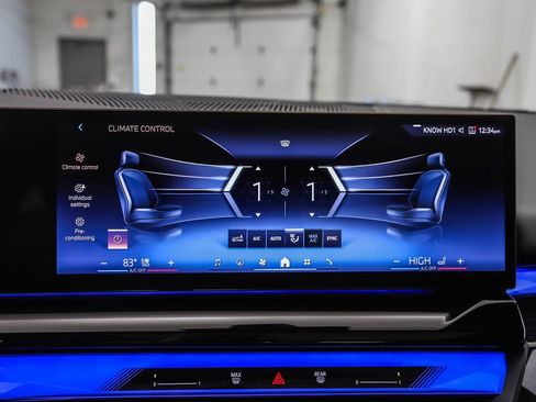 Certified 2025 BMW i5 xDrive40 w/ M Sport Package image 18