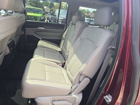 Used 2023 Jeep Wagoneer Series III w/ Premium Group I AWD/4WD image 30