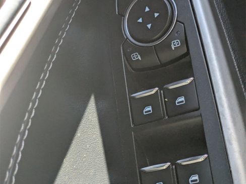 Used 2022 Ford Explorer XLT image 27