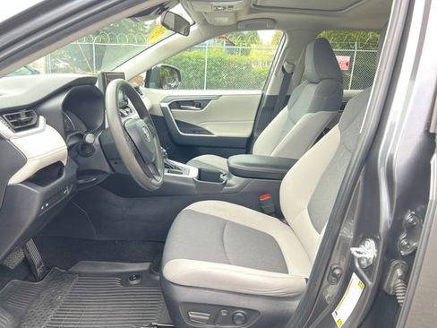 Used 2022 Toyota RAV4 XLE w/ Convenience Package FWD image 15