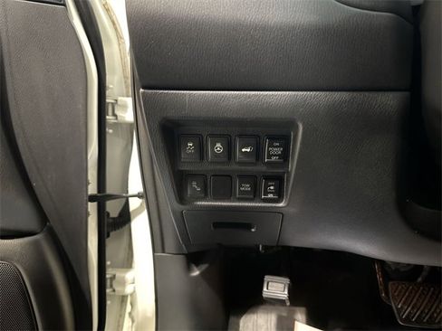 Used 2016 Nissan Pathfinder Platinum image 36