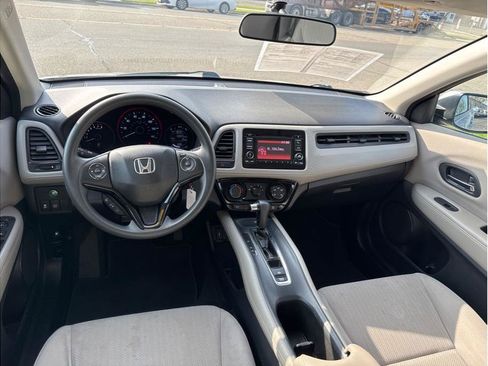 Used 2018 Honda HR-V LX image 11