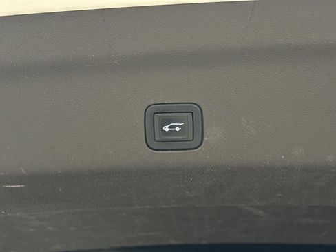 Used 2021 GMC Yukon Denali w/ Denali Premium Package image 37