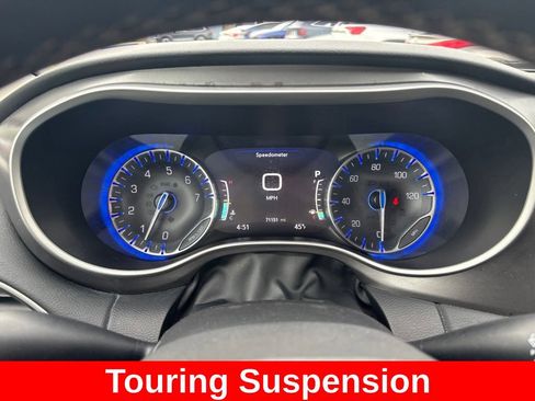 Used 2023 Chrysler Pacifica Touring-L FWD image 21