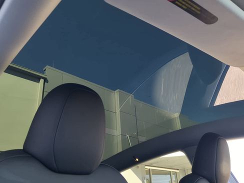 Used 2024 Tesla Model Y Long Range image 18