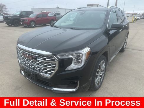 Used 2024 GMC Terrain Denali w/ Denali Premium Package image 3