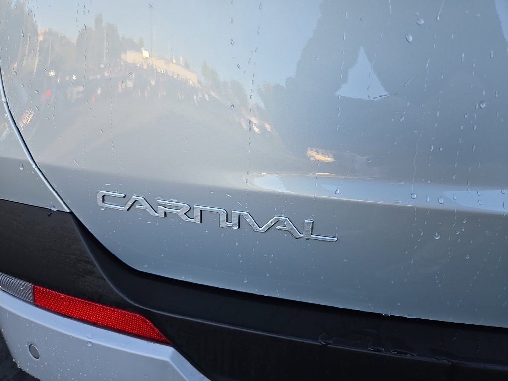 Certified 2026 Kia Carnival EX FWD image 5