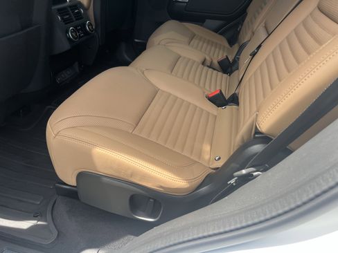 Certified 2025 Land Rover Discovery Dynamic SE AWD/4WD image 34