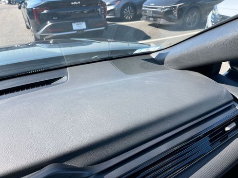 Used 2025 Toyota Camry SE image 35